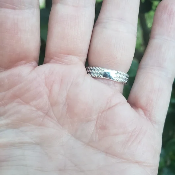 DAVID YURMAN Garnet Petite Wheaton Ring - Picture 9 of 12